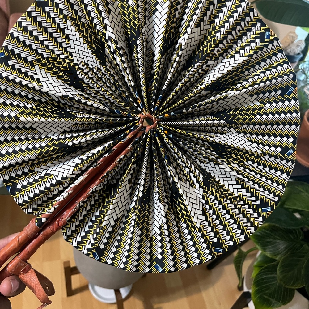 Colorful Handheld Fan - Picture 3 of 4